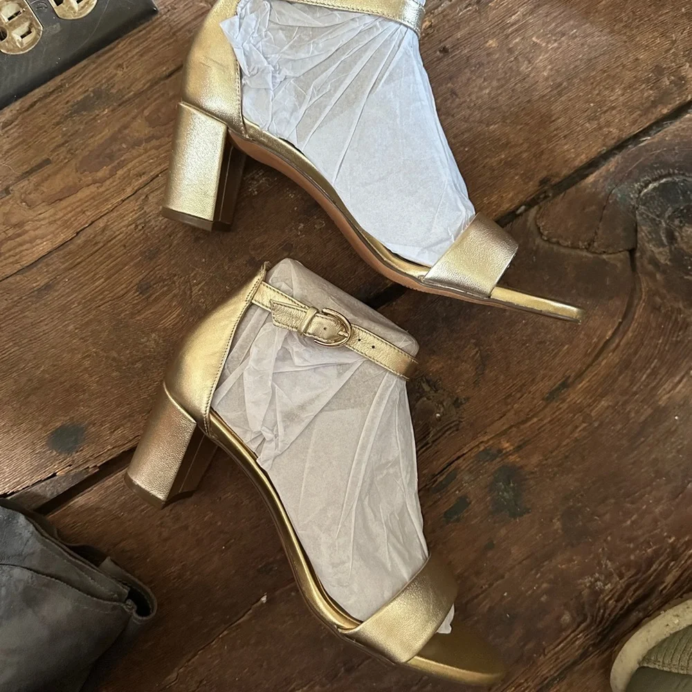 Naturalizer elegant metallic